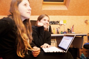 _MG_4244 Alicia beantwortet die Fragen der Journalisten.