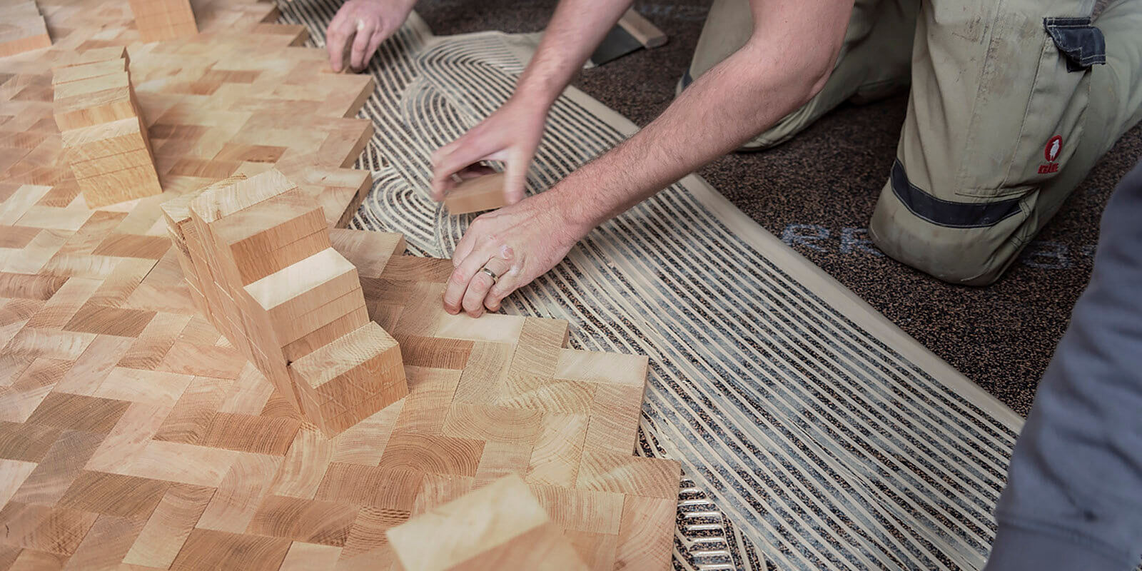 Uzin Utz setzt auf den Lösemittelausstieg bei Klebstoffen